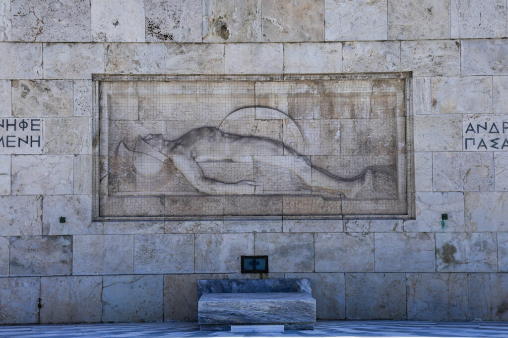 Βουλή: Κατατέθηκε η τροπολογία για το Μνημείο του Άγνωστου Στρατιώτη – Τι προβλέπει