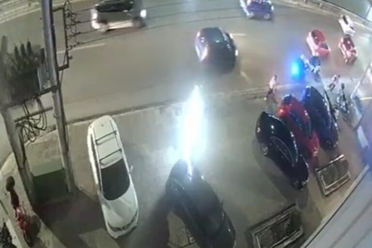 Άλιμος: Βίντεο ντοκουμέντο από τη στιγμή που φτάνει ασθενοφόρο στο γυμναστήριο για να παραλάβει τον 15χρονο που υπέστη ανακοπή