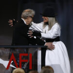 Ο Γούντι Άλεν συγκλονίζει με το σπαρακτικό αντίο στην Νταϊάν Κίτον: «Έφτιαχνα ταινίες μόνο για την Νταϊάν»