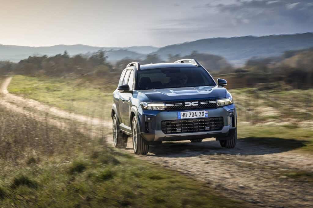 Dacia Bigster: Νέα υβριδική έκδοση με αυτονομία 1.450 km και τιμή κάτω από 25.000 ευρώ – Αναλυτικά τ
