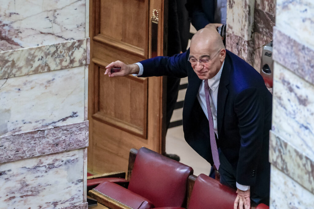 Βουλή: Πέρασε με 159 «ναι» η τροπολογία για τον Άγνωστο Στρατιώτη – Ψήφισε και ο Δένδιας από τ