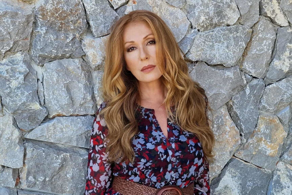 Έφη Κοντού: Εντυπωσιάζει το νέο της single με τίτλο «Για μας»