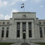 Η Fed μειώνει τα επιτόκια – Τι σημαίνει για το Bitcoin και τα κρυπτονομίσματα