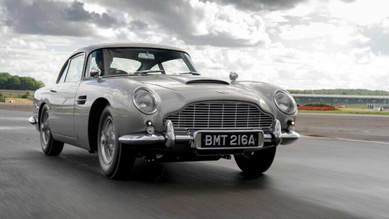 Aston Martin: Πώς η αγαπημένη του Τζέιμς Μποντ υποφέρει από τον Τραμπ