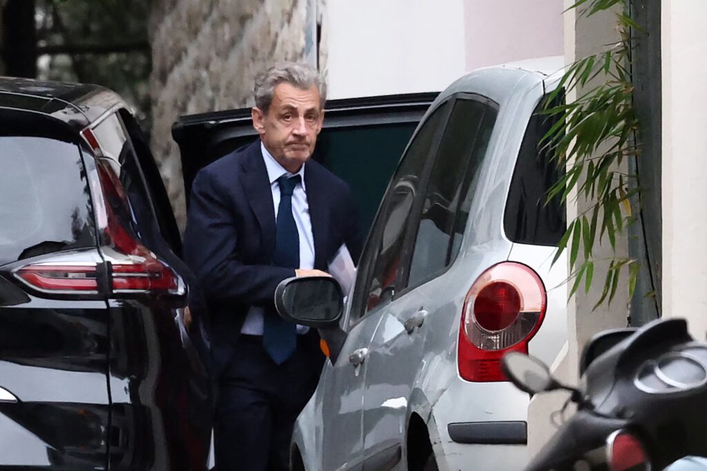 Συναγερμός στις γαλλικές φυλακές: Ο Σαρκοζί τελεί υπό ειδική προστασία – Ποιος απειλεί τον πρώην πρό