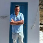 Γιάννης Πουλόπουλος: Έχτισε εκκλησάκι στη Μύκονο για να τιμήσει τη μνήμη του αδερφού του μετά από 30 χρόνια
