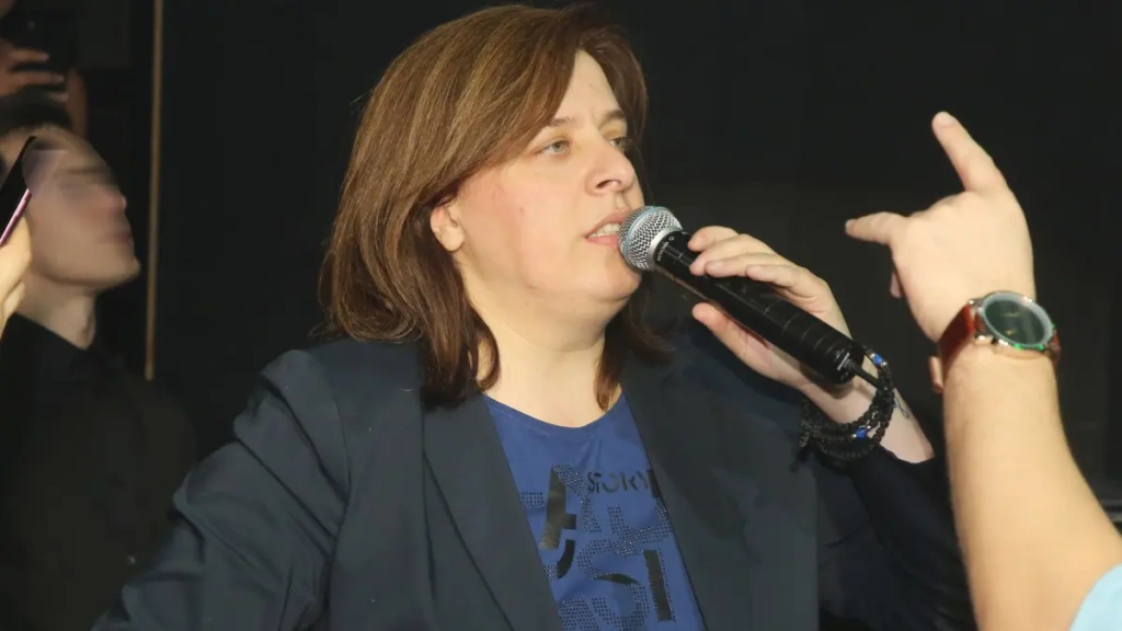 Γωγώ Τσαμπά: Πήγε να τραγουδήσει σε σχολική γιορτή και κατέληξε στην Αστυνομία