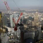 Αλεξιπτωτιστής πηδά από το ψηλότερο κτήριο της Ευρωπαϊκής Ένωσης – Δείτε το καθηλωτικό βίντεο