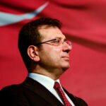 Η έξαλλη αντίδραση του Ιμάμογλου για το κατηγορητήριο 4.000 σελίδων: «Ντροπή σας»