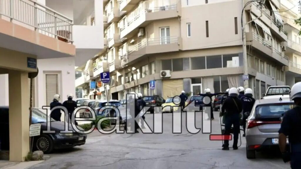 Κρήτη: Μεγάλη αστυνομική επιχείρηση στην κατάληψη του Ευαγγελισμού – 6 συλλήψεις για την επίθε