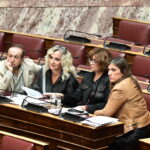 Ζωή Κωνσταντοπούλου: Εγκρίθηκε η άρση της ασυλίας της – Είχε μηνυθεί από την Όλγα Δάλλα ότι παρατύπως της πήρε την έδρα – Το χοντρό επεισόδιο με την Κανέλλη