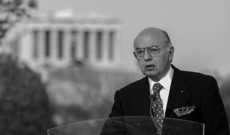 Πέθανε ο Λάμπης Νικολάου, πρώην πρόεδρος της ΕΟΕ