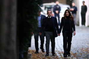 Σοκ στη Γαλλία: Πίσω από τα σίδερα της φυλακής ο Νικολά Σαρκοζί - Από τα Ηλύσια στο κελί - Τι θα αντιμετωπίσει