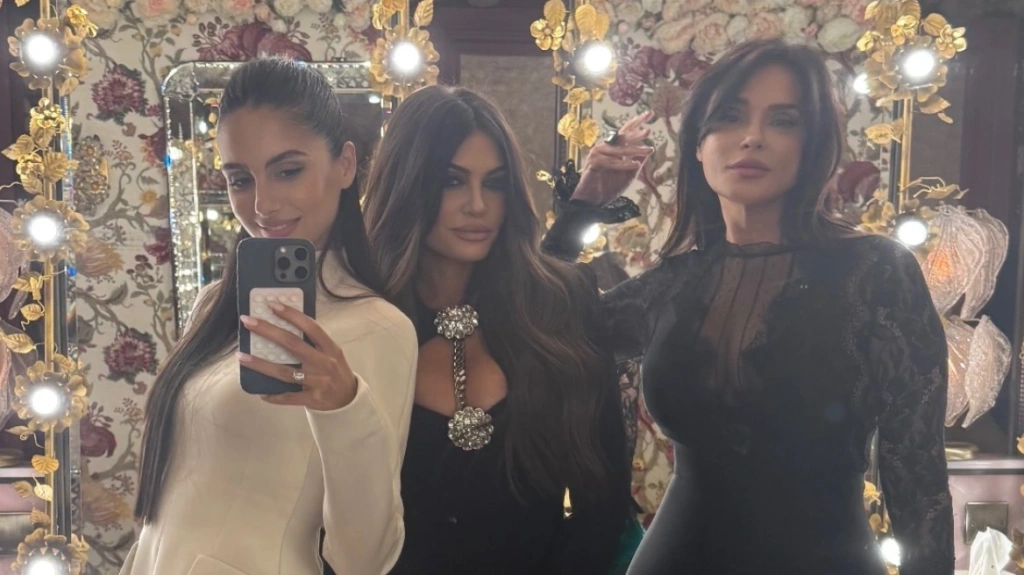 Η selfie της Αλεξάνδρας Νίκα με την Κίμπερλι Γκίλφοϊλ και τη Σήλια Κριθαριώτη