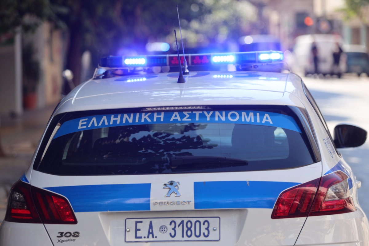 Συνελήφθη Αφγανός για τους πυροβολισμούς έξω από μπαρ στην Ανάβυσσο όπου είχε εμπλακεί και ο Αλκέτ Ρ