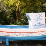 Η «Ηλιαχτίδα»: Το καΐκι που έγινε καμβάς καλοκαιρινών αναμνήσεων από το Ούζο Πλωμαρίου