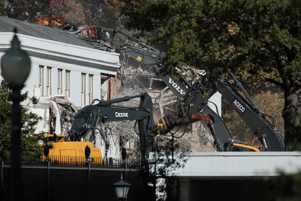 Σεισμός στον Λευκό Οίκο: Ο Τραμπ απολύει όλη την Επιτροπή Καλών Τεχνών πριν ξεκινήσει η αίθουσα δεξιώσεων