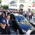 Διονύσης Σαββόπουλος: Τραγουδοποιός έφυγε λίγο μετά την κηδεία του τρεκλίζοντας από το αλκοόλ