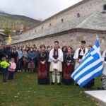 28η Οκτωβρίου: Συγκινητική παρέλαση με τιμή προς το μνημείο της «Γυναίκας της Πίνδου»