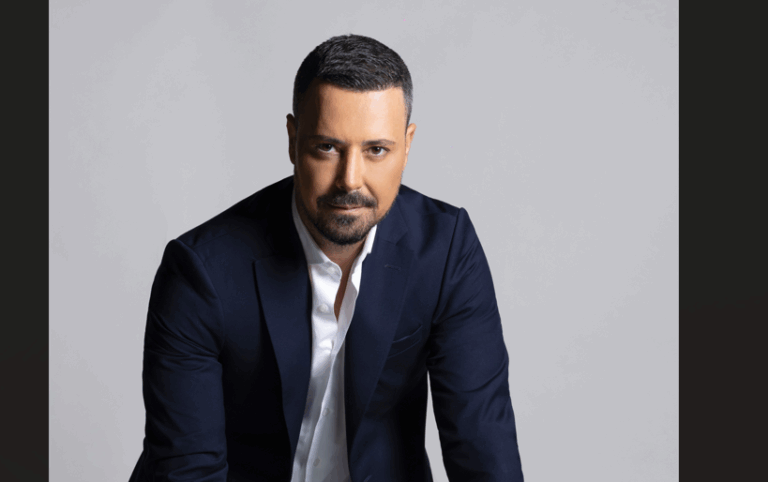 Ο Πέτρος Κουσουλός έρχεται τα μεσάνυχτα