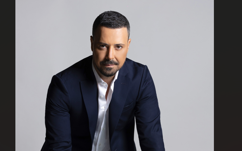 Ο Πέτρος Κουσουλός έρχεται τα μεσάνυχτα