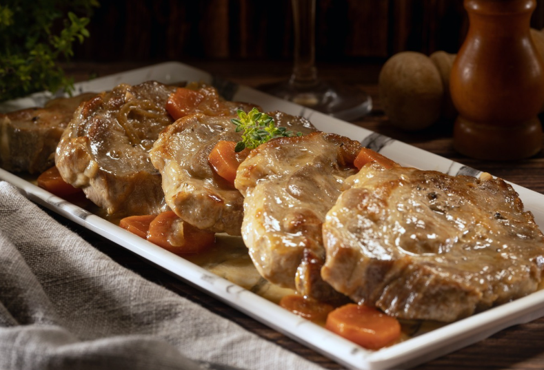Χοιρινό με μπύρα στην κατσαρόλα – Το πιάτο που πρέπει να δοκιμάσετε
