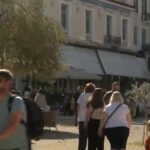 Μετά την παρέλαση γέμισαν τα καφέ της Πλάκας