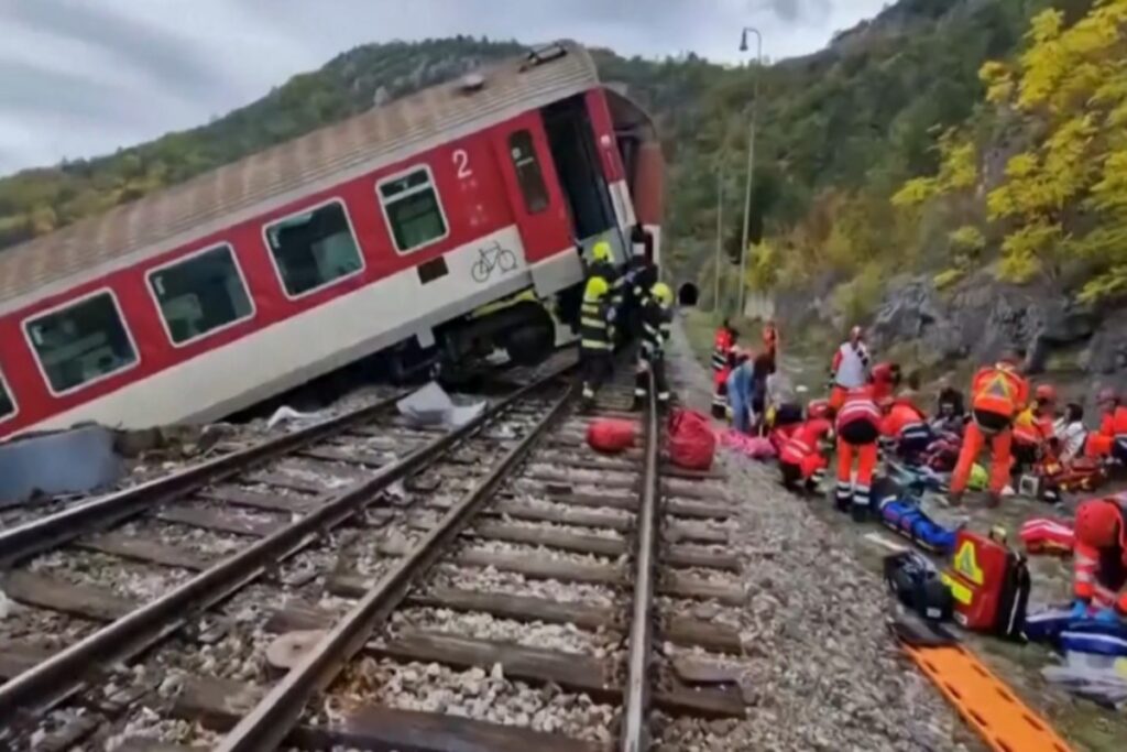 Σλοβακία: Είκοσι τραυματίες από τη μετωπική σύγκρουση δύο τρένων [Βίντεο]