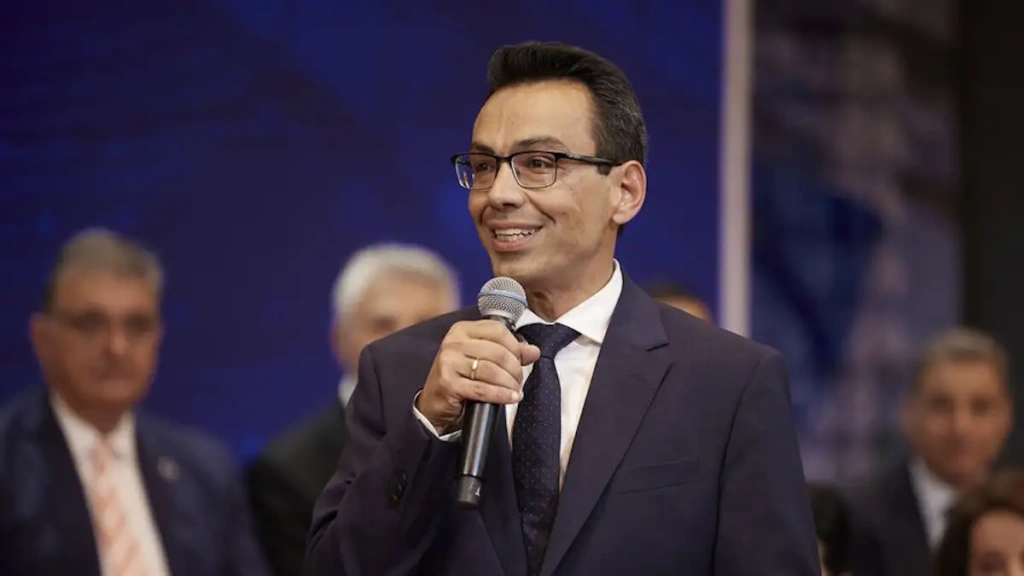 Σωτήρης Σέρμπος: Ποιος είναι ο νέος σύμβουλος του Πρωθυπουργού για θέματα εξωτερικής πολιτικής