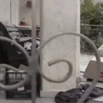 Άνοιξη: Ιδιοκτήτες εισέβαλαν με ρόπαλα και μαχαίρια σε σπίτι – Ξυλοκόπησαν οικογένεια για οφειλές ενοικίων [βίντεο]