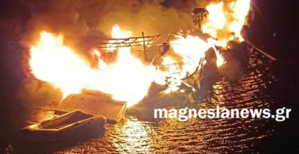 Φωτιά σε ιστιοφόρο στη «Στενή Βάλα» Αλοννήσου – Σώοι οι τέσσερις αλλοδαποί επιβάτες [βίντεο]