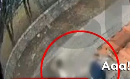 Μάχη για τη ζωή του δίνει 12χρονος στην Τρίπολη – Σοκάρει το βίντεο της επίθεσης με μαχαίρι από συμμαθητή του