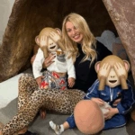 Halloween στιγμές για την Κωνσταντίνα Σπυροπούλου με τους γιους της – Η τρυφερή φωτογραφία