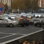 Ρωσία: Καρέ-καρέ το απίστευτο τροχαίο στην Αγία Πετρούπολη – Καραμπόλα με 8 οχήματα! [βίντεο]