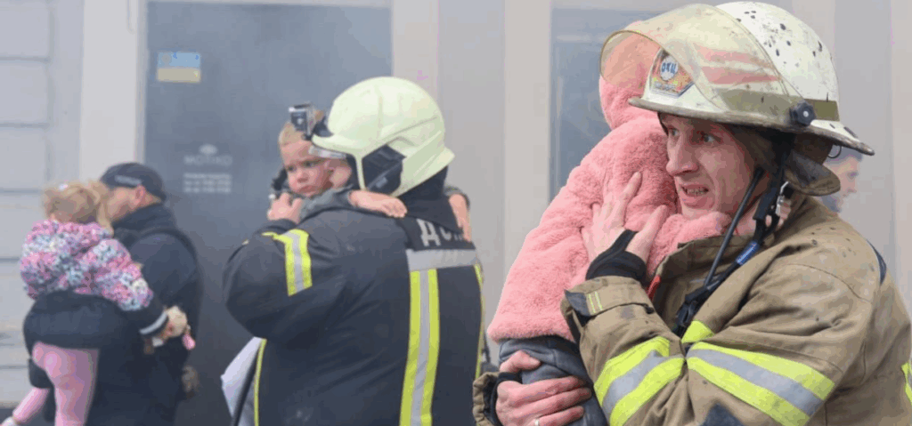 Τρόμος στο Χάρκοβο: Ρωσική επίθεση σε νηπιαγωγείο – Ένας νεκρός, 48 παιδιά απομακρύνθηκαν έγκαιρα [εικόνες – βίντεο]