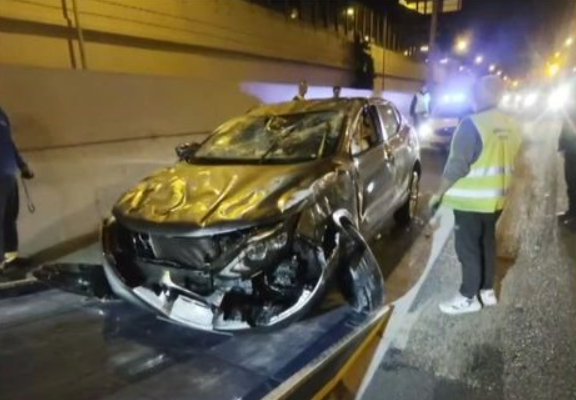 Τροχαίο στην Αττική Οδό: Αυτοκίνητο συγκρούστηκε με τοιχίο – Ελαφρά τραυματίας ο οδηγός, προκλήθηκε κυκλοφοριακή συμφόρηση