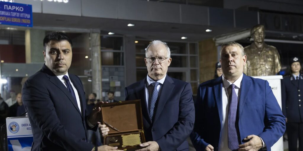 Θεσσαλονίκη: Παρόντες Τασούλας και Κακλαμάνης στα αποκαλυπτήρια της προτομής του αστυνομικού Γιώργου