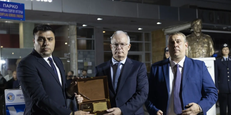 Θεσσαλονίκη: Παρόντες Τασούλας και Κακλαμάνης στα αποκαλυπτήρια της προτομής του αστυνομικού Γιώργου Λυγγερίδη