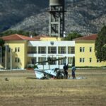 Πτώση αεροσκάφους στο Τατόι: Πως κατέπεσε το εκπαιδευτικό Tecnam – Σοβαρά τραυματισμένα τα 2 μέλη του πληρώματος 
