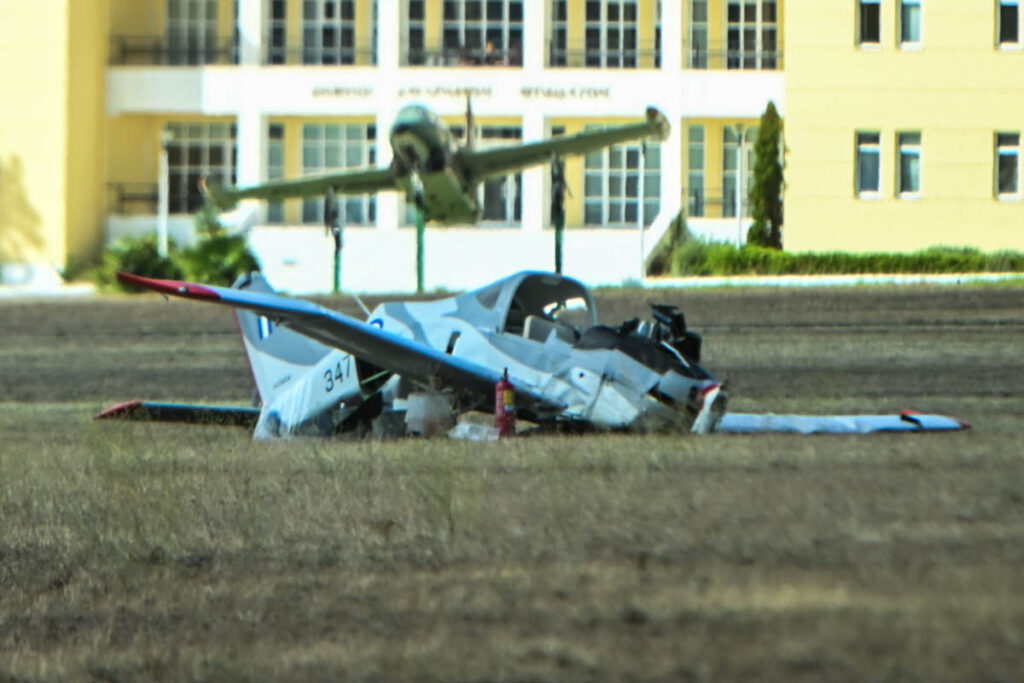 Ατύχημα με εκπαιδευτικό αεροπλάνο στο Τατόι: Οι πρώτες εικόνες