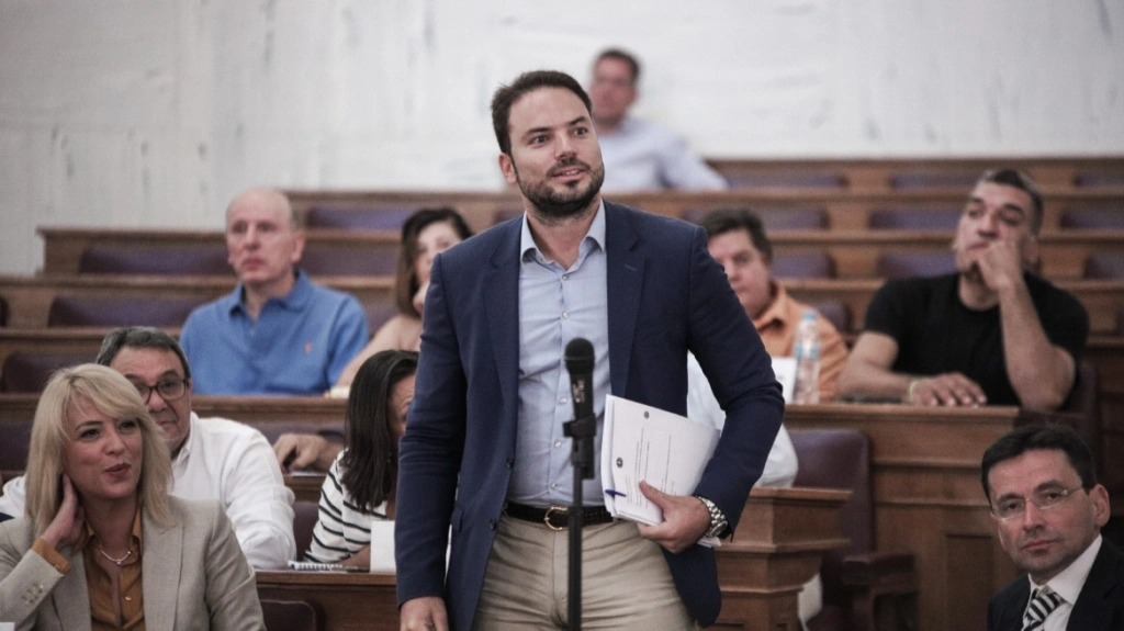 Γλυφάδα: Θύμα κλοπής ο αντιπεριφερειάρχης Αττικής, Χρήστος Θεοδωρόπουλος – Του πήραν το πορτοφόλι απ’ το σακάκι