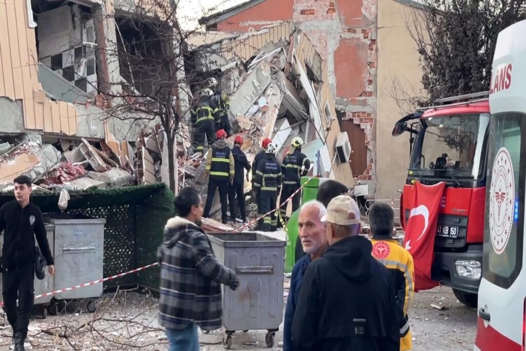 Κατέρρευσε κτίριο στην Τουρκία – Φόβοι για εγκλωβισμένους [Βίντεο]