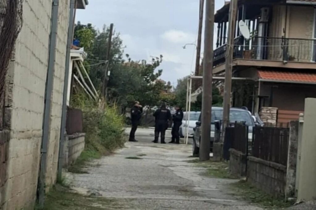 Τρίκαλα: Πώς έπνιξε και σκότωσε τη μητέρα του με πετσέτα ο 18χρονος – «Το είχα σκεφτεί από παλ