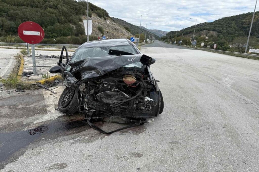 Σφοδρή σύγκρουση στην Εθνική Οδό Ηγουμενίτσας–Πρέβεζας – Στο Νοσοκομείο δύο άτομα