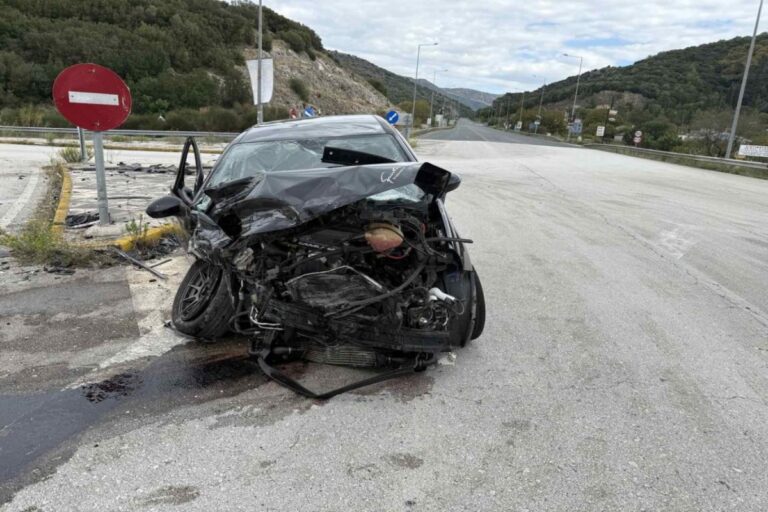 Σφοδρή σύγκρουση στην Εθνική Οδό Ηγουμενίτσας–Πρέβεζας – Στο Νοσοκομείο δύο άτομα