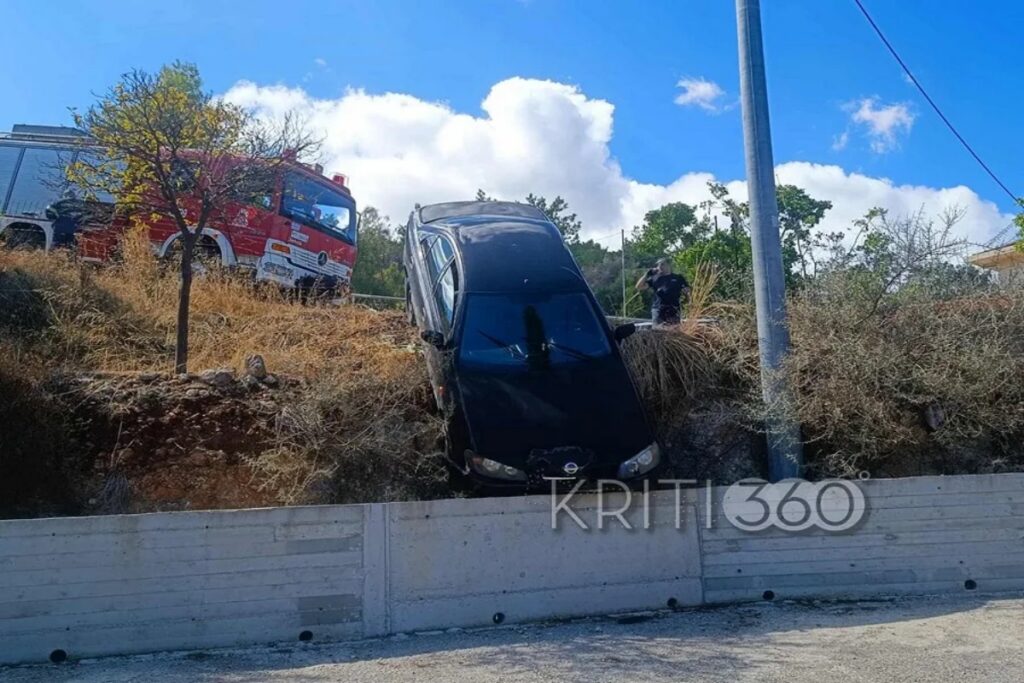 Χανιά: Αυτοκίνητο εξετράπη της πορείας του και βρέθηκε σε πλαγιά δίπλα σε σχολείο [Εικόνες]