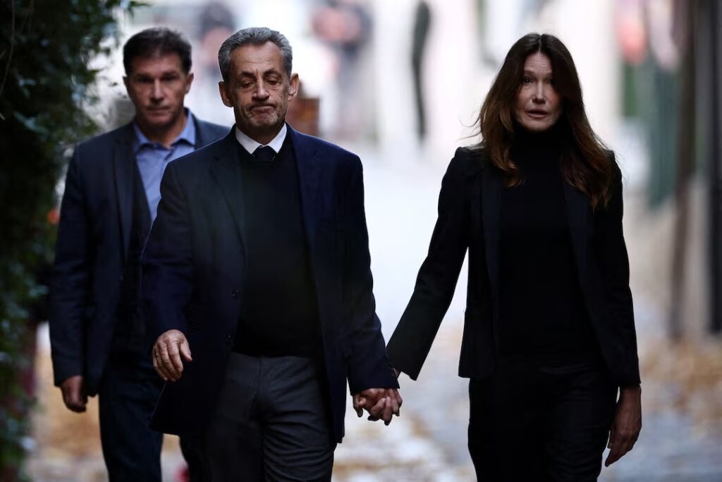 Au revoir Σαρκοζί: Στη φυλακή ο ταπεινωμένος πρώην πρόεδρος – Πώς πέρασε το τελευταίο βράδυ ελ