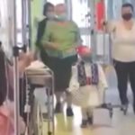 Ρίγη συγκίνησης για τον μικρό Γαβριήλ που έκανε παρέλαση στους διαδρόμους του Ιπποκρατείου [βίντεο]