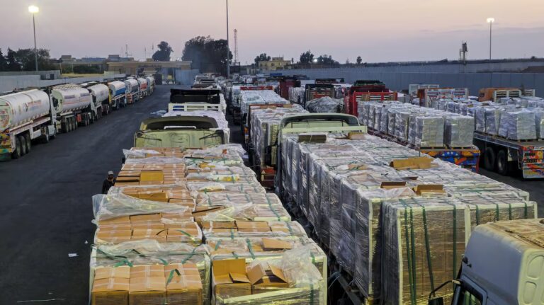 Ισραήλ: Προειδοποιεί τους κατοίκους της Γάζας με φυλλάδια – Η Χαμάς επιστρέφει έναν ακόμα νεκρό που βρέθηκε «χτες»