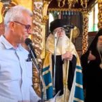 Ζάκυνθος: Η απάντηση του εκπαιδευτικού για την παρατήρηση από τον Μητροπολίτη επειδή είχε το πουκάμισο έξω